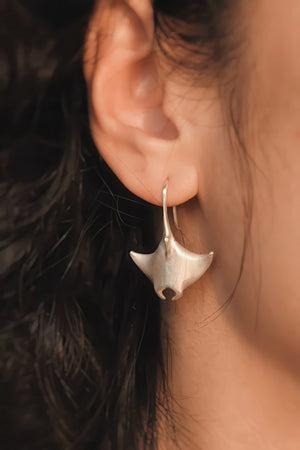 Artisan Manta Ray Dangle Earrings – Unique Ocean Series Design - 4inme