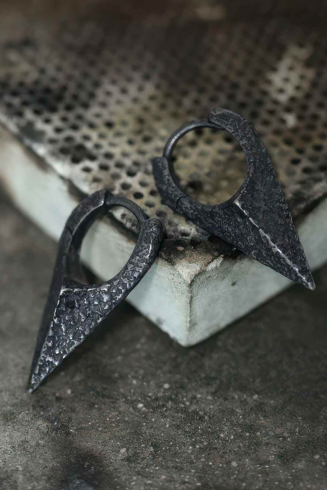 Neutral Black Rock Texture Geometric Ear Stud Earrings - 4inme