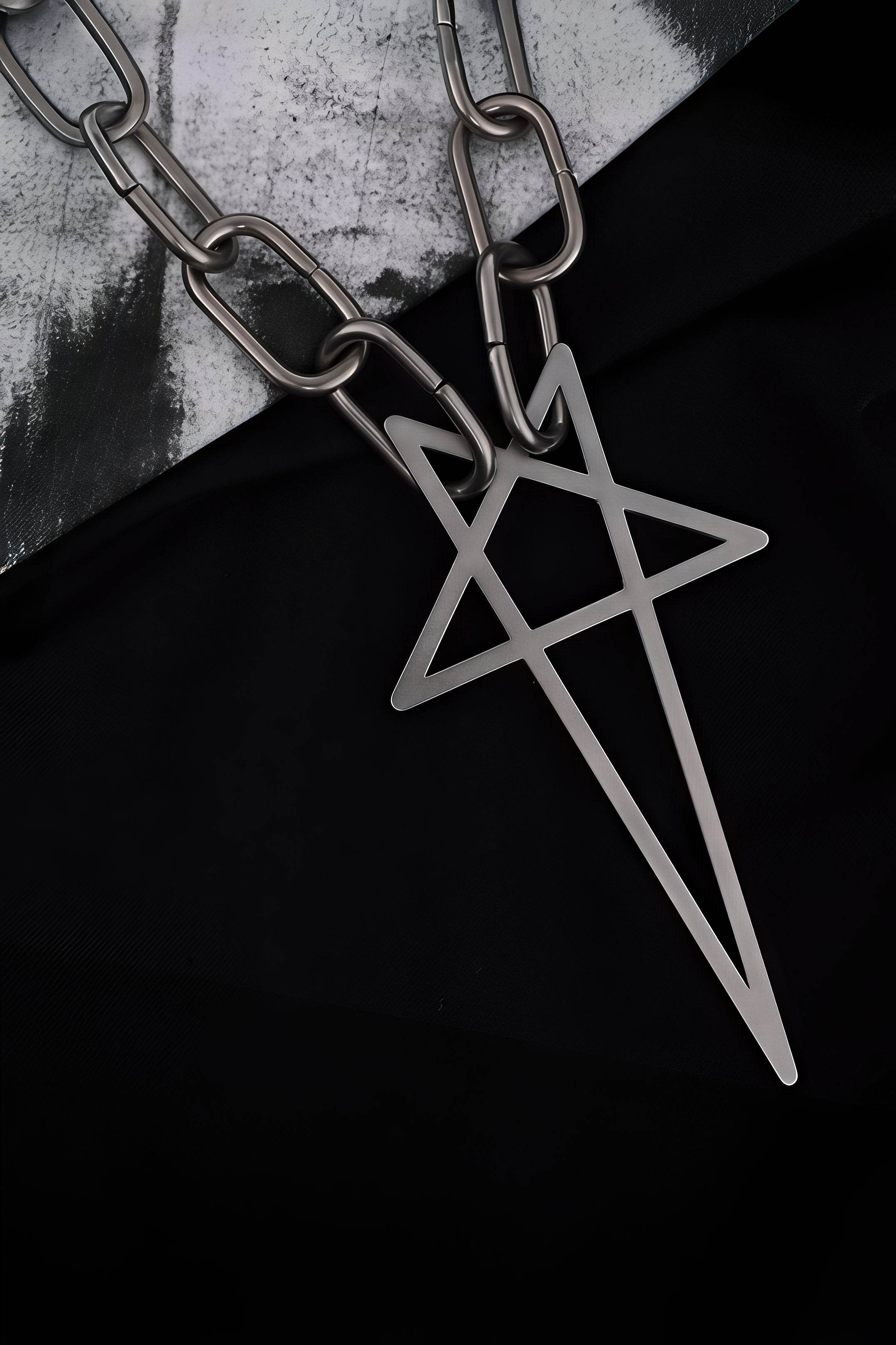 Pentagram Chain Necklace - Unisex Gothic Metal Statement Piece - 4inme