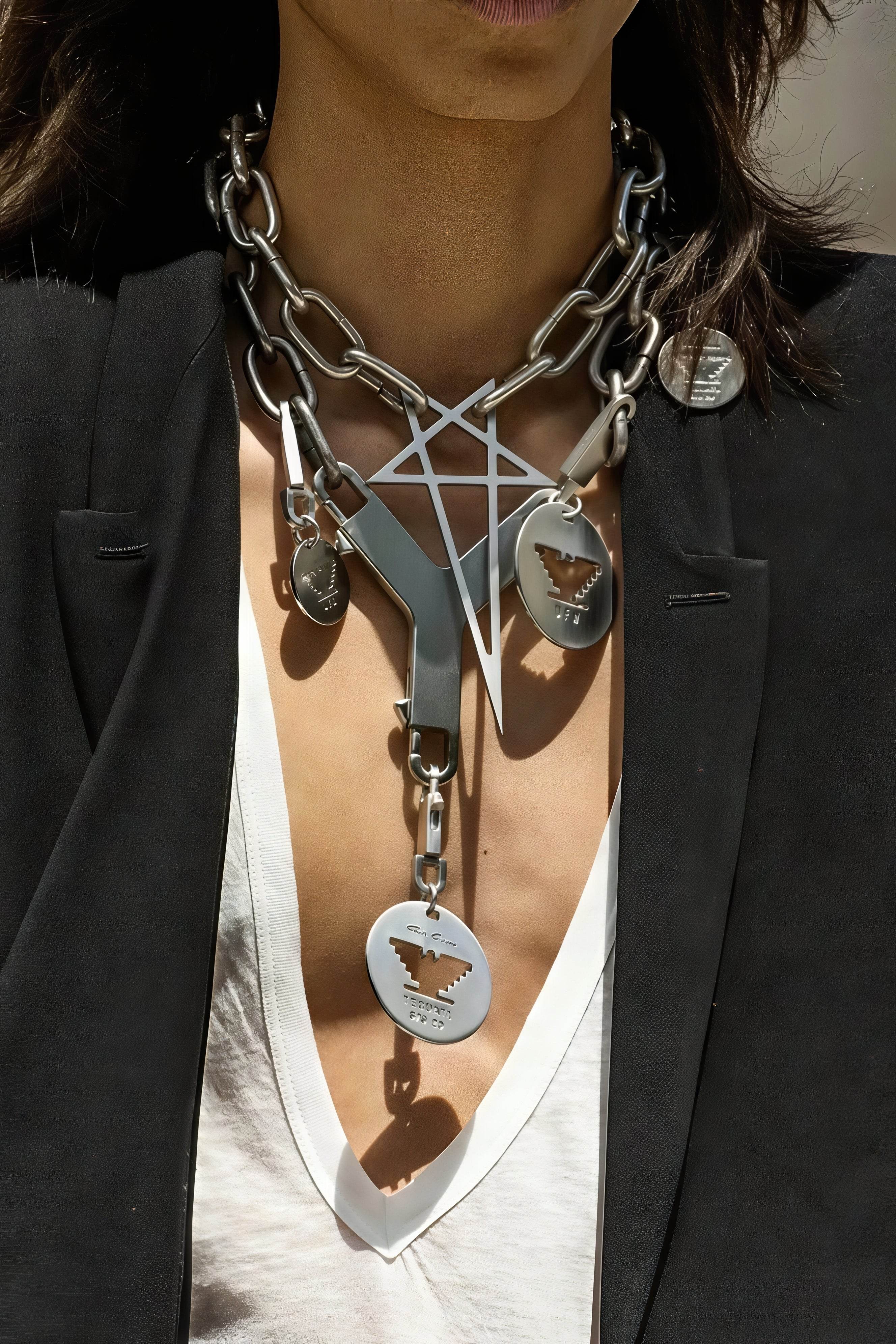 Pentagram Chain Necklace - Unisex Gothic Metal Statement Piece - 4inme