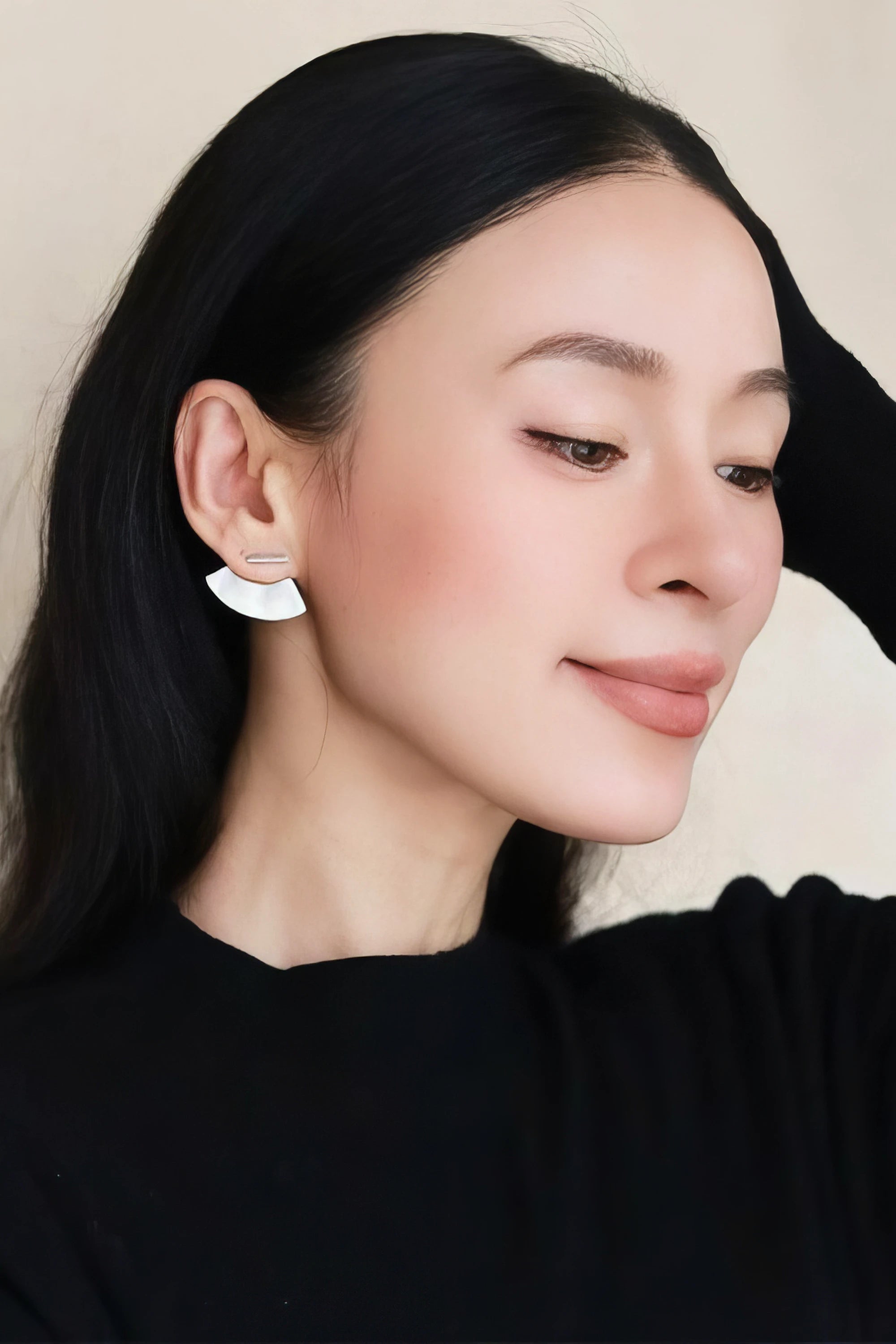 Boucles d’oreilles clous courbées minimalistes - Design unisexe