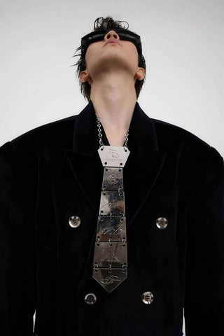 3D Spine-Inspired Metal Tie Necklace for a Bold, Modern Look - 4inme