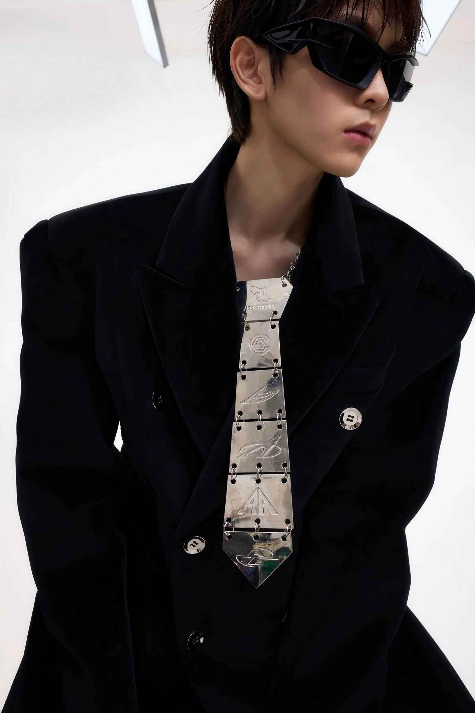 3D Spine-Inspired Metal Tie Necklace for a Bold, Modern Look - 4inme