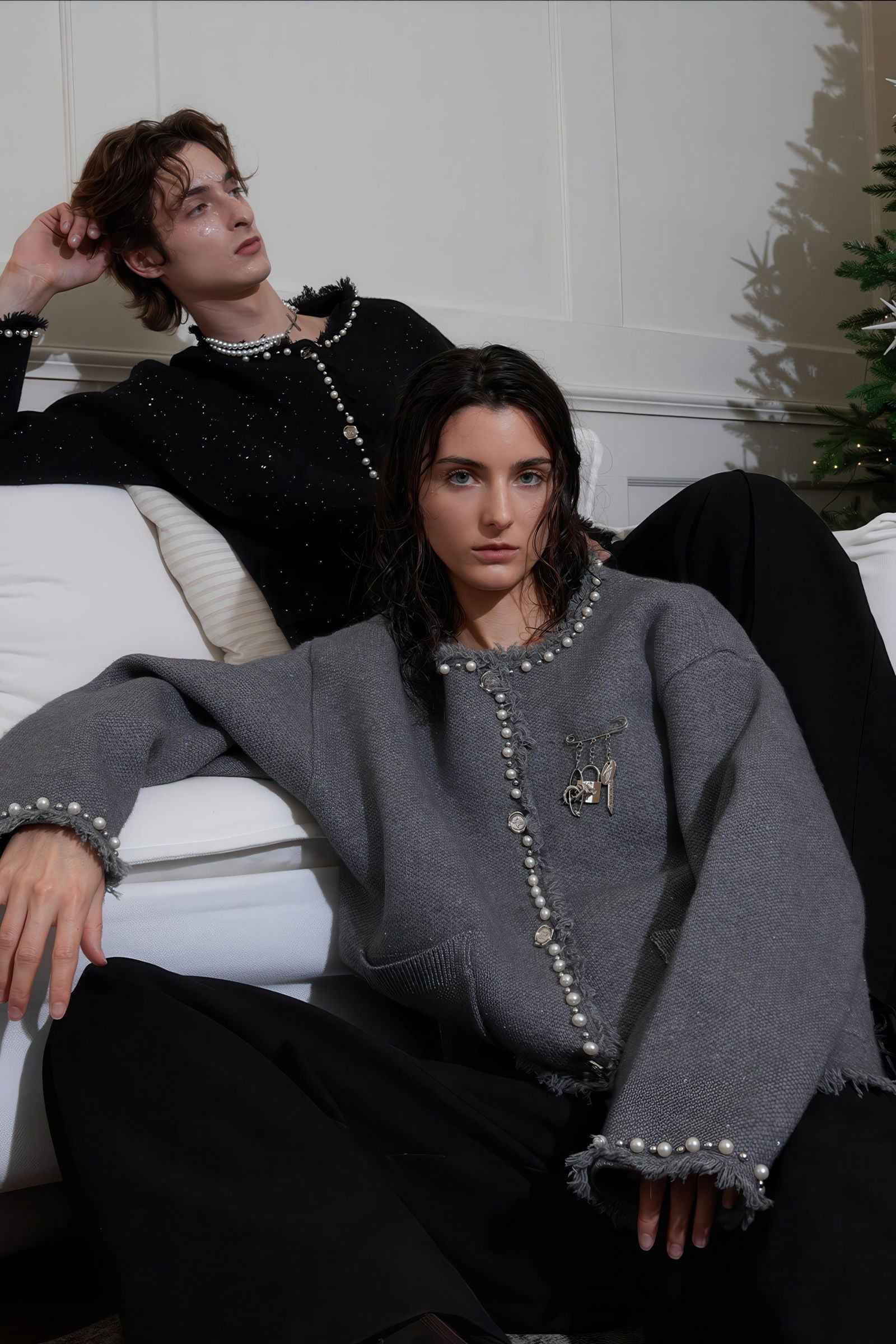 Minimalist Pearl-Decorated Knitted Sweater Jacket with Brooch Accent - 4inme