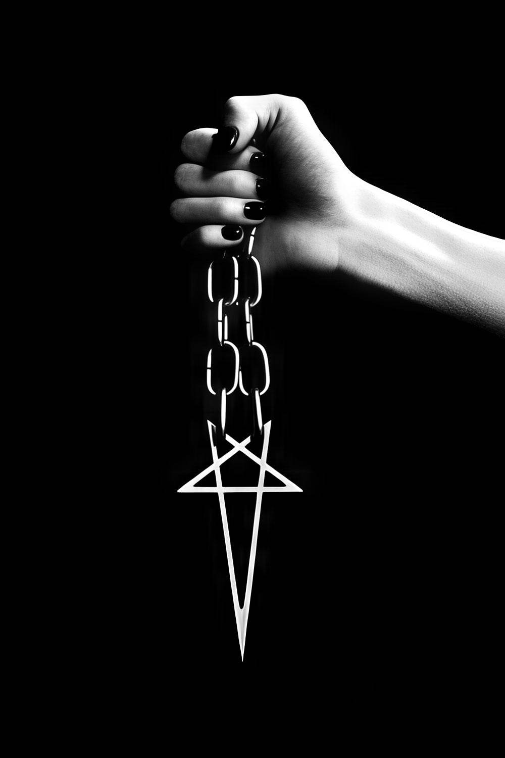 Pentagram Chain Necklace - Unisex Gothic Metal Statement Piece - 4inme