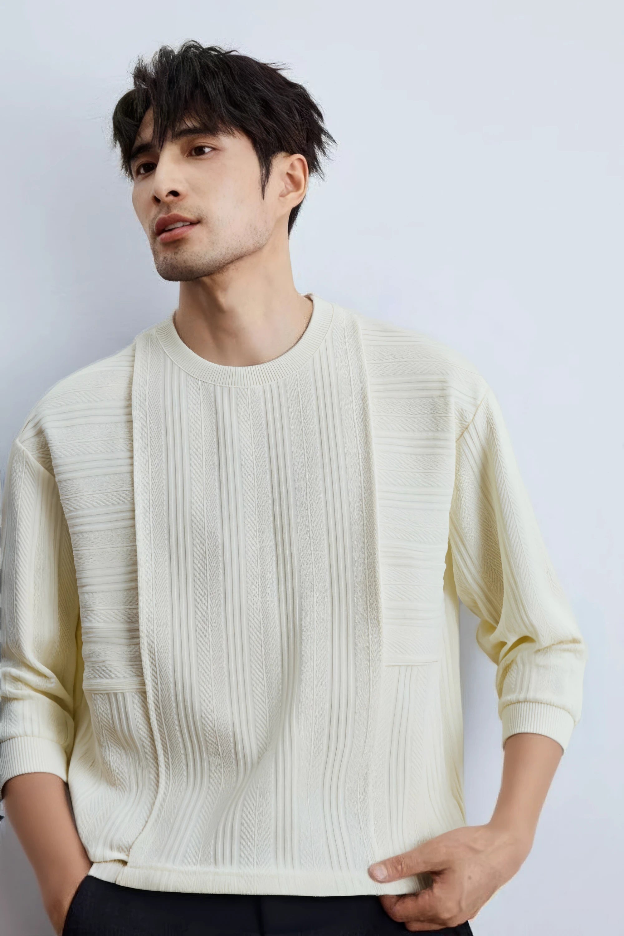 メンズ長袖ニットセーター（立体的な編み柄）